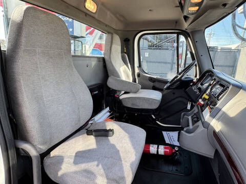 2017 Freightliner M2 106