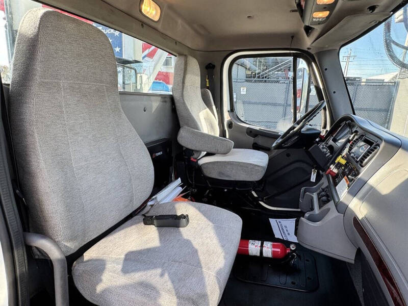 2017 Freightliner M2 106