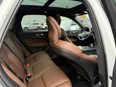 2023 Volvo XC60 B5 Plus Bright Theme