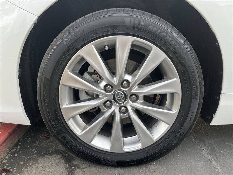 2017 Toyota Camry Hybrid XLE