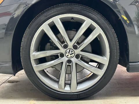 2017 Volkswagen Passat 1.8T R-Line