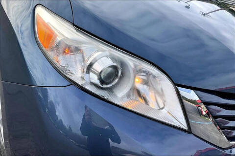 2017 Toyota Sienna LE 8-Passenger
