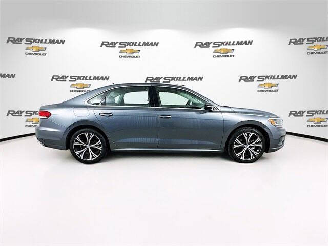 2022 Volkswagen Passat SE