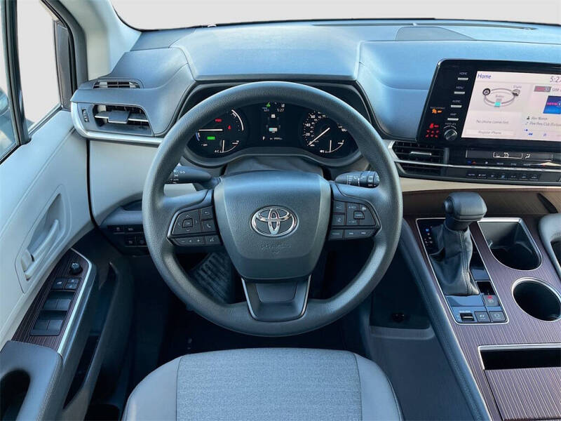 2024 Toyota Sienna LE 8-Passenger