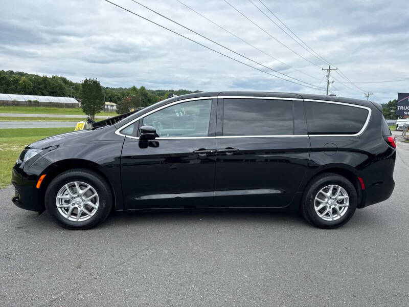 2026 Chrysler Voyager LX