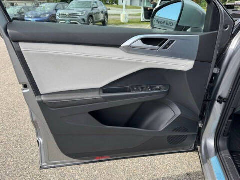 2025 Volkswagen Taos SE 4Motion