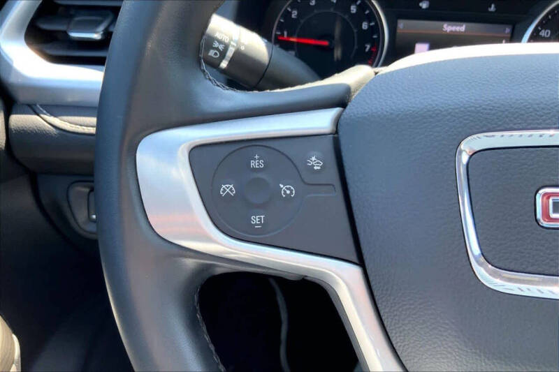2023 GMC Acadia SLT
