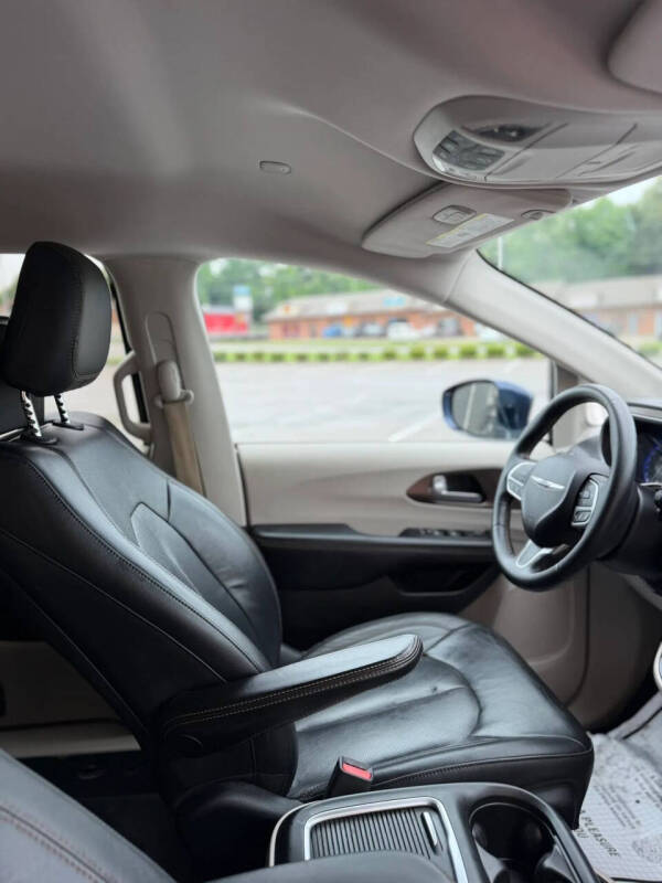2017 Chrysler Pacifica Touring-L Plus