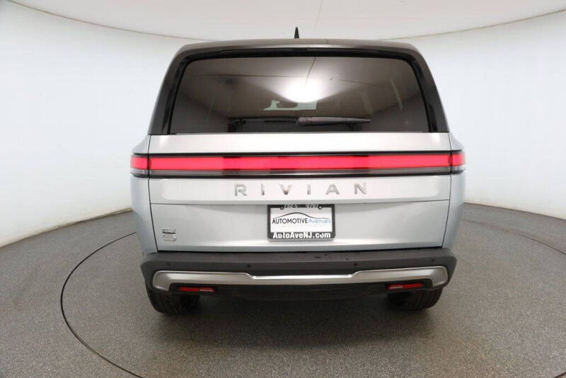 2023 Rivian R1S