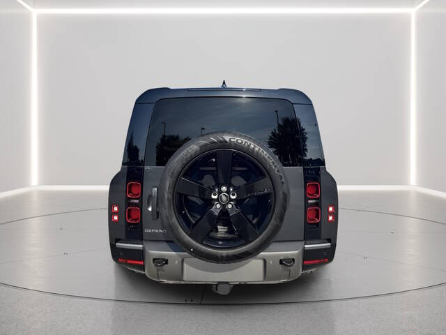 2025 Land Rover Defender 130 P400 X-Dynamic SE