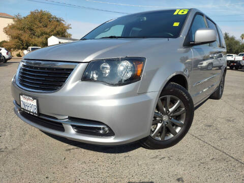 2016 Chrysler Town and Country for sale at Auto Mercado in Clovis CA
