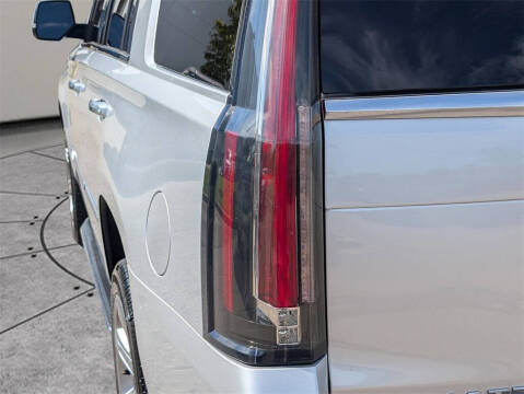 2019 Cadillac Escalade Luxury