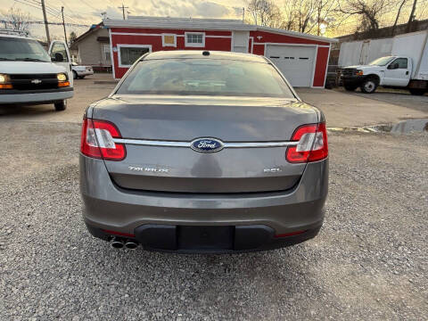 2011 Ford Taurus SEL