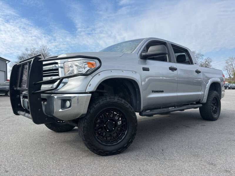 2016 Toyota Tundra SR5's photo