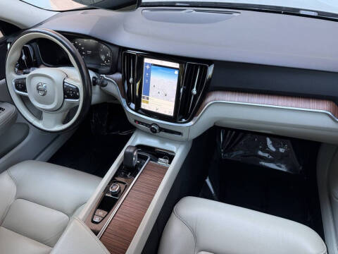 2022 Volvo S60 B5 Momentum