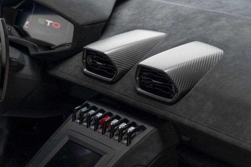 2022 Lamborghini Huracan STO
