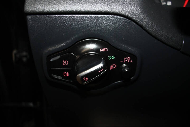 2011 Audi Q5 2.0T quattro Premium Plus