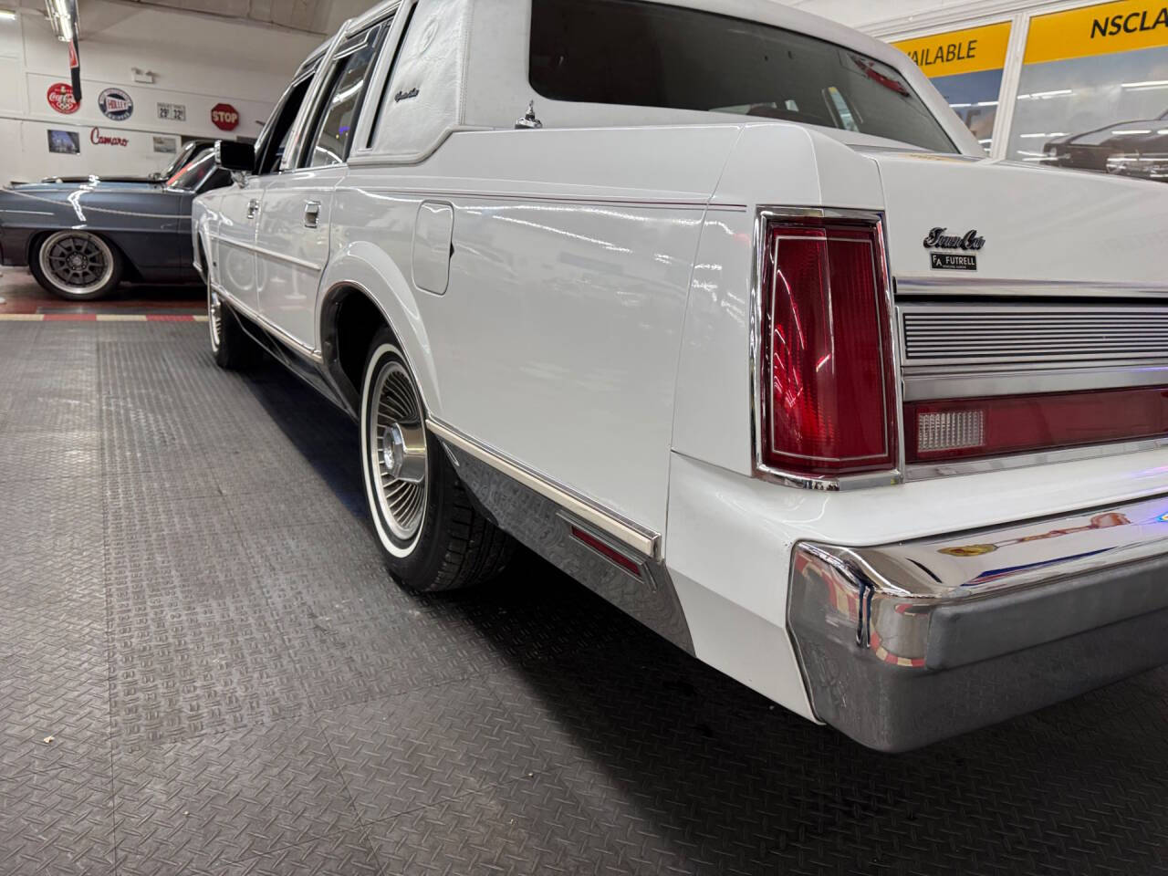 1989 Lincoln Town Car 20