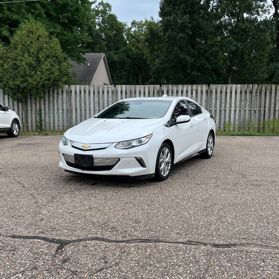 White 2017 Chevrolet Volt Premier Premier 4dr Hatchback 1