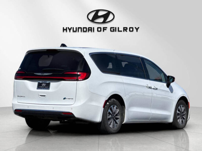 2024 Chrysler Pacifica Plug-In Hybrid Select