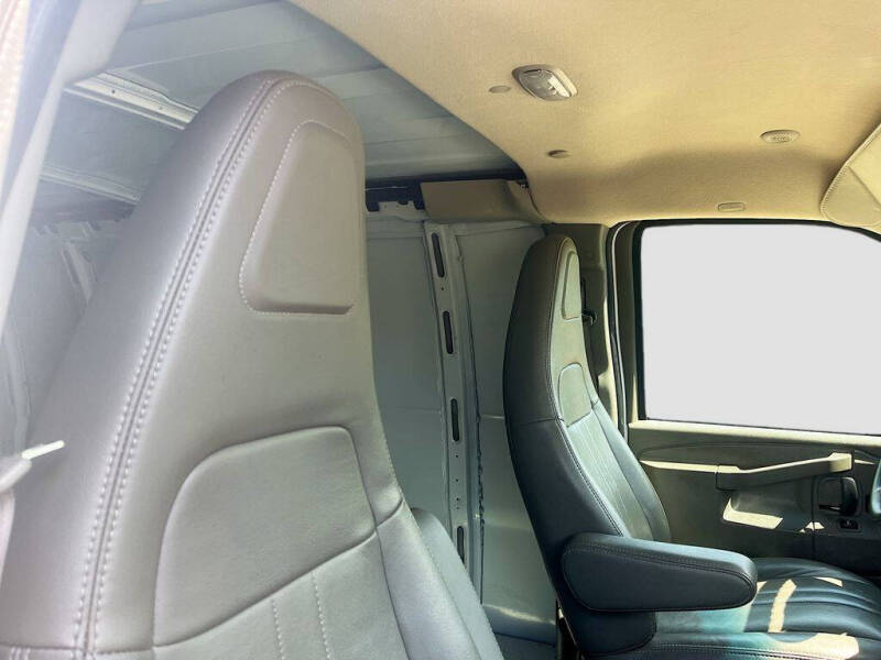 2025 GMC Savana 3500