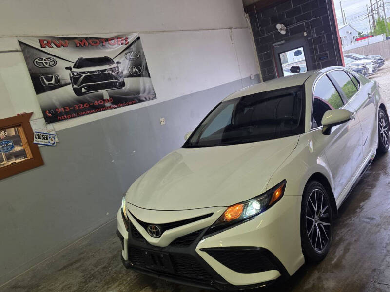 Used 2021 Toyota Camry SE with VIN 4T1G11AKXMU450296 for sale in Kansas City
