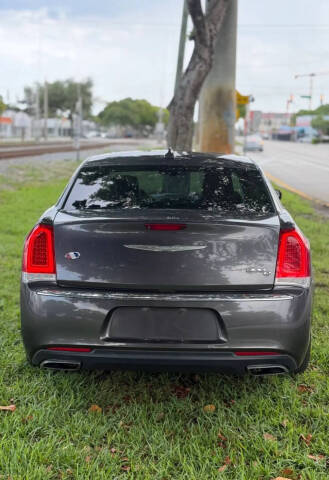 2017 Chrysler 300 C