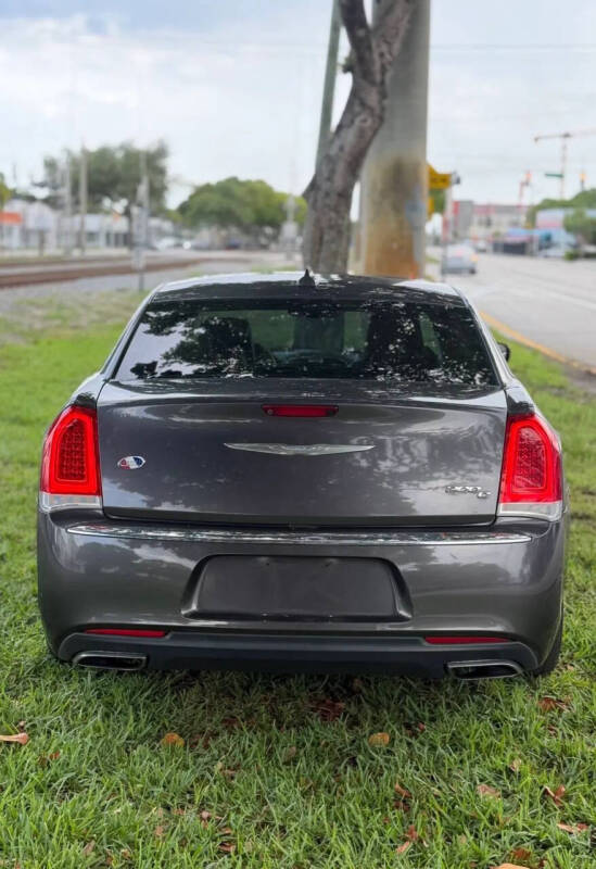 2017 Chrysler 300 C