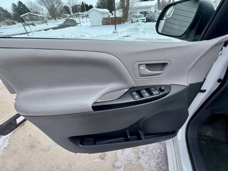 2016 Toyota Sienna L 7-Passenger