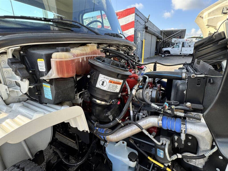 2017 Freightliner M2 106