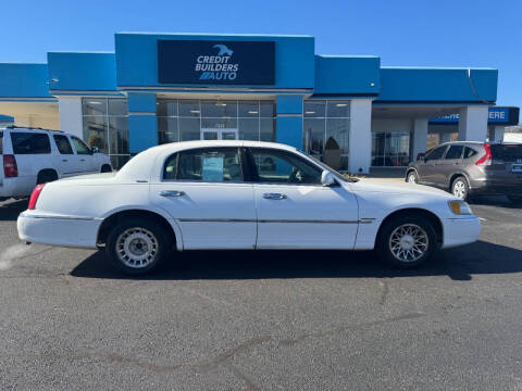 2002 Lincoln Town Car for sale at Credit Builders Auto in Texarkana TX