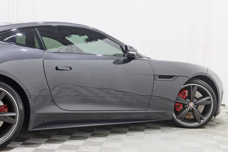 2018 Jaguar F-TYPE R