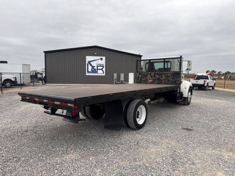 2009 Peterbilt 330