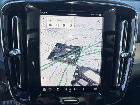 2025 Volvo XC40 B5 Plus Bright Theme