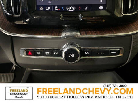 2023 Volvo XC60 B5 Plus Dark Theme