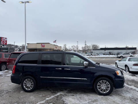 2013 Chrysler Town and Country Touring-L