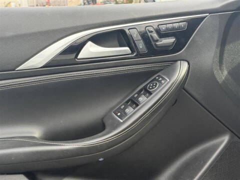 2017 Infiniti QX30 Premium