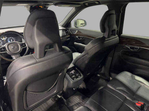 2016 Volvo XC90 T6 Momentum