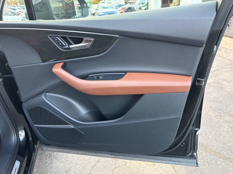 2022 Audi Q7 quattro Premium Plus 55 TFSI