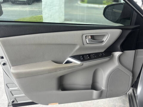 2015 Toyota Camry SE