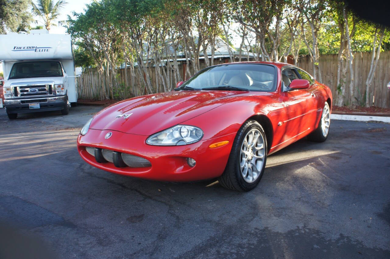2000 Jaguar XKR 1