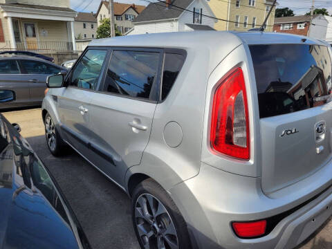 2013 Kia Soul +
