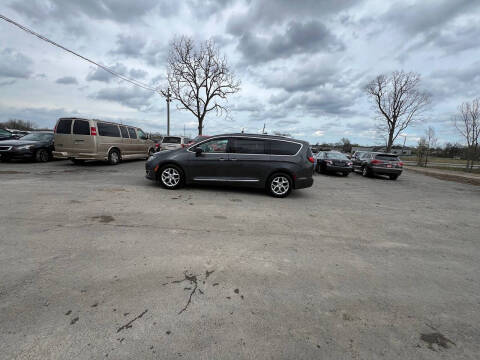 2017 Chrysler Pacifica Touring-L Plus