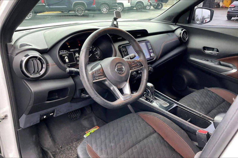 2021 Nissan Kicks SR