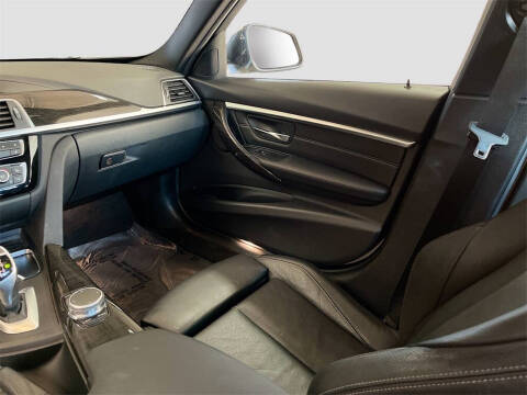 2018 BMW 3 Series 330i xDrive