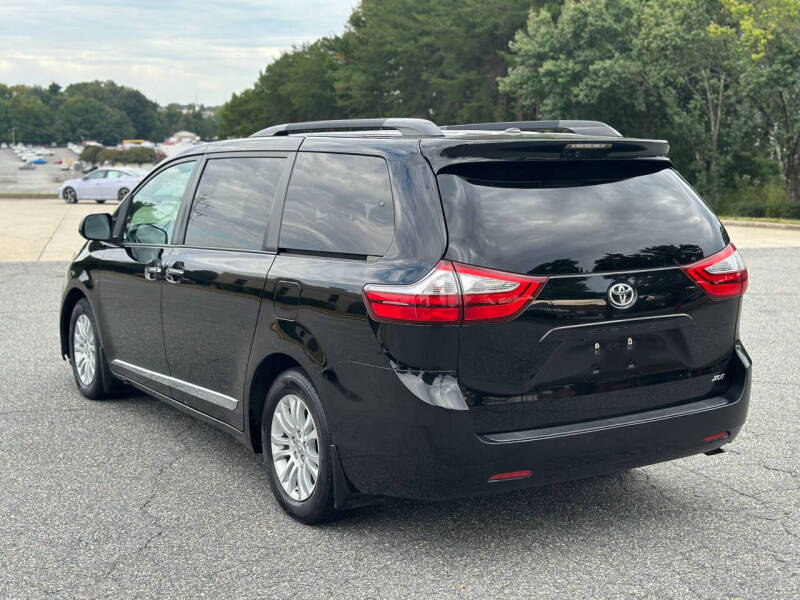 2017 Toyota Sienna XLE 8-Passenger
