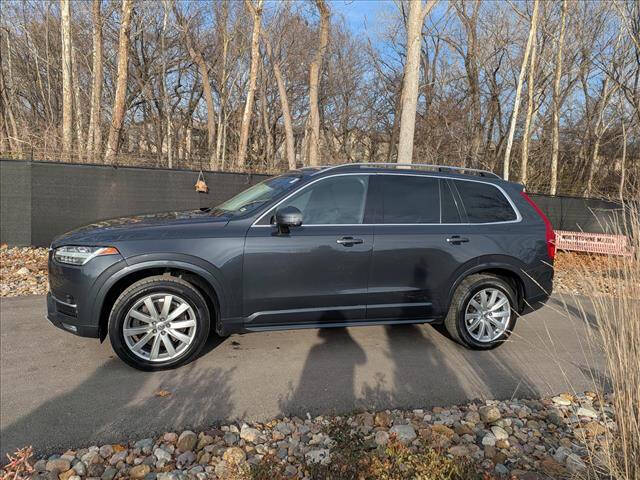2016 Volvo XC90 T6 Momentum