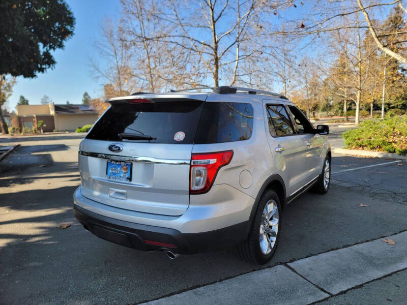 2015 Ford Explorer XLT photo 4