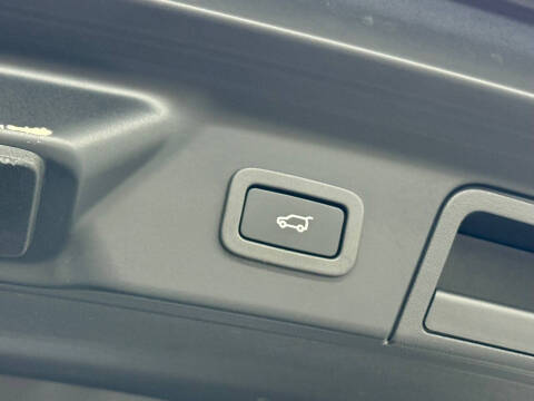 2019 Land Rover Range Rover Velar P380 R-Dynamic HSE