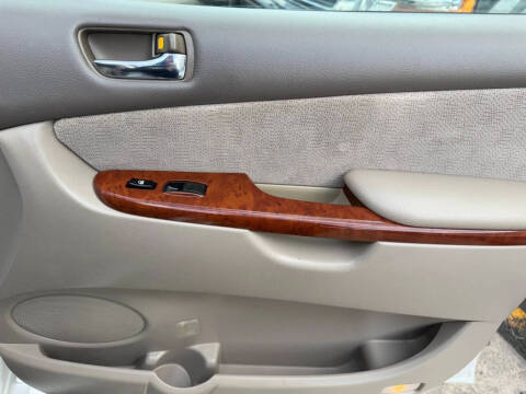 2004 Toyota Sienna XLE Limited 7 Passenger